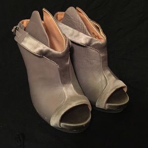 🌼🌸🌺L.A.M.B Heels 🌼🌸🌺